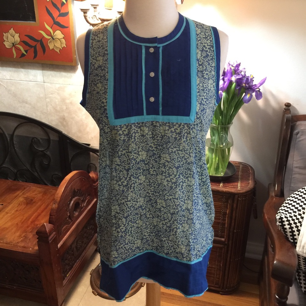 Sleeveless tunic