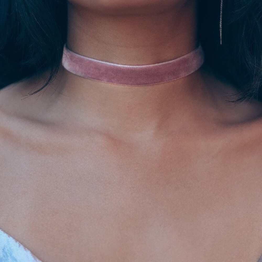 Blush choker