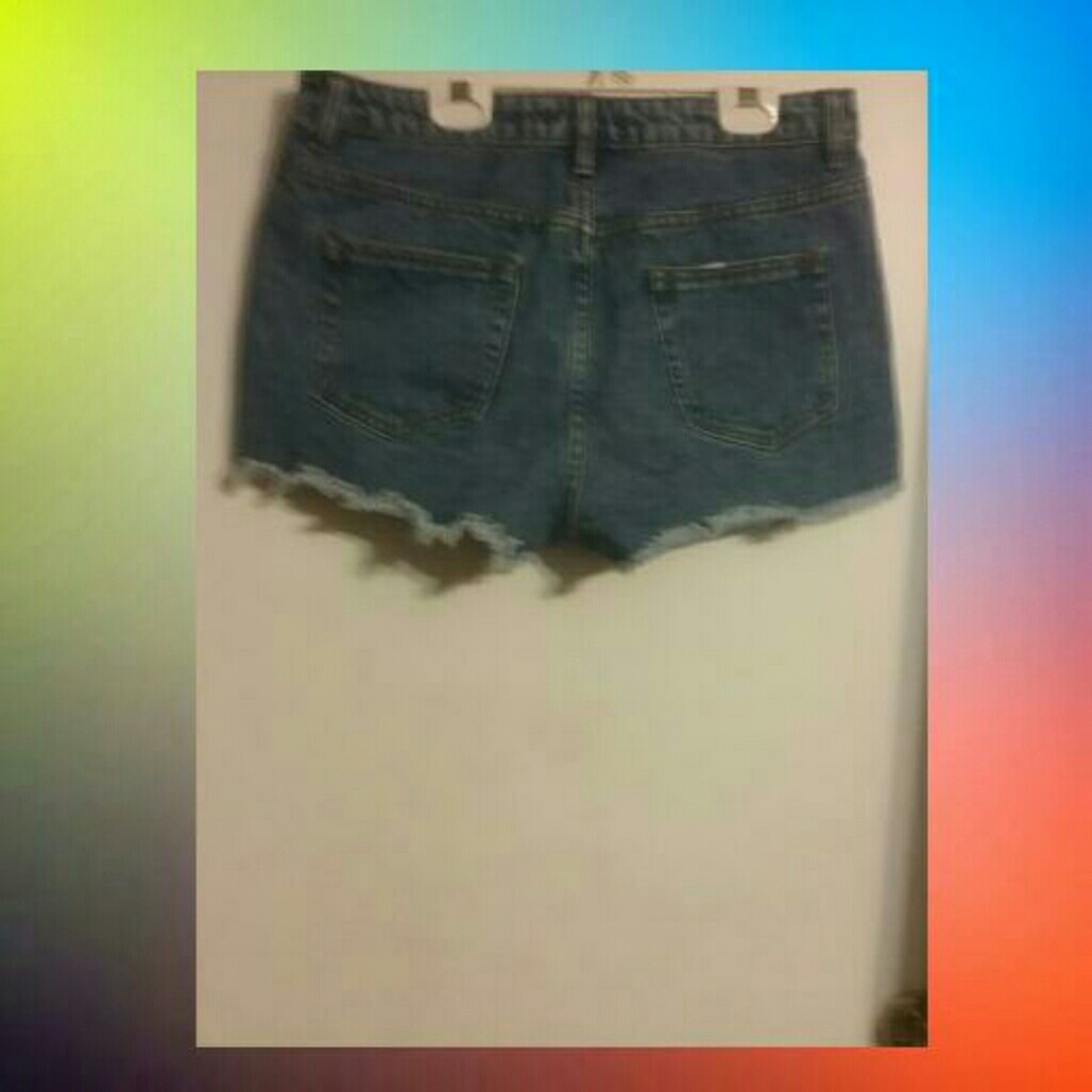 DISTRESSED   SHORT - Picture 2 of 2