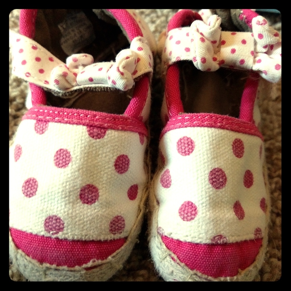 Robeez 6-12 Months Pink and Creme Polka Dots