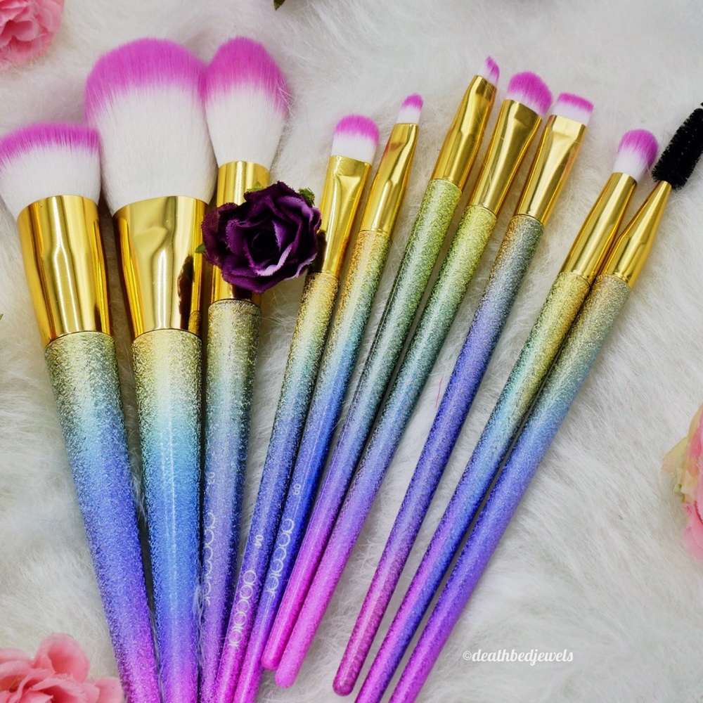 💎NEW💎 Rainbow Glitter Unicorn Makeup Brushes - Picture 2 of 8
