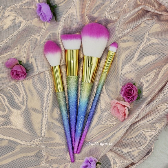 💎NEW💎 Rainbow Glitter Unicorn Makeup Brushes - Picture 4 of 8