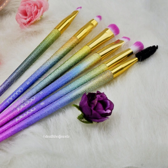 💎NEW💎 Rainbow Glitter Unicorn Makeup Brushes - Picture 5 of 8