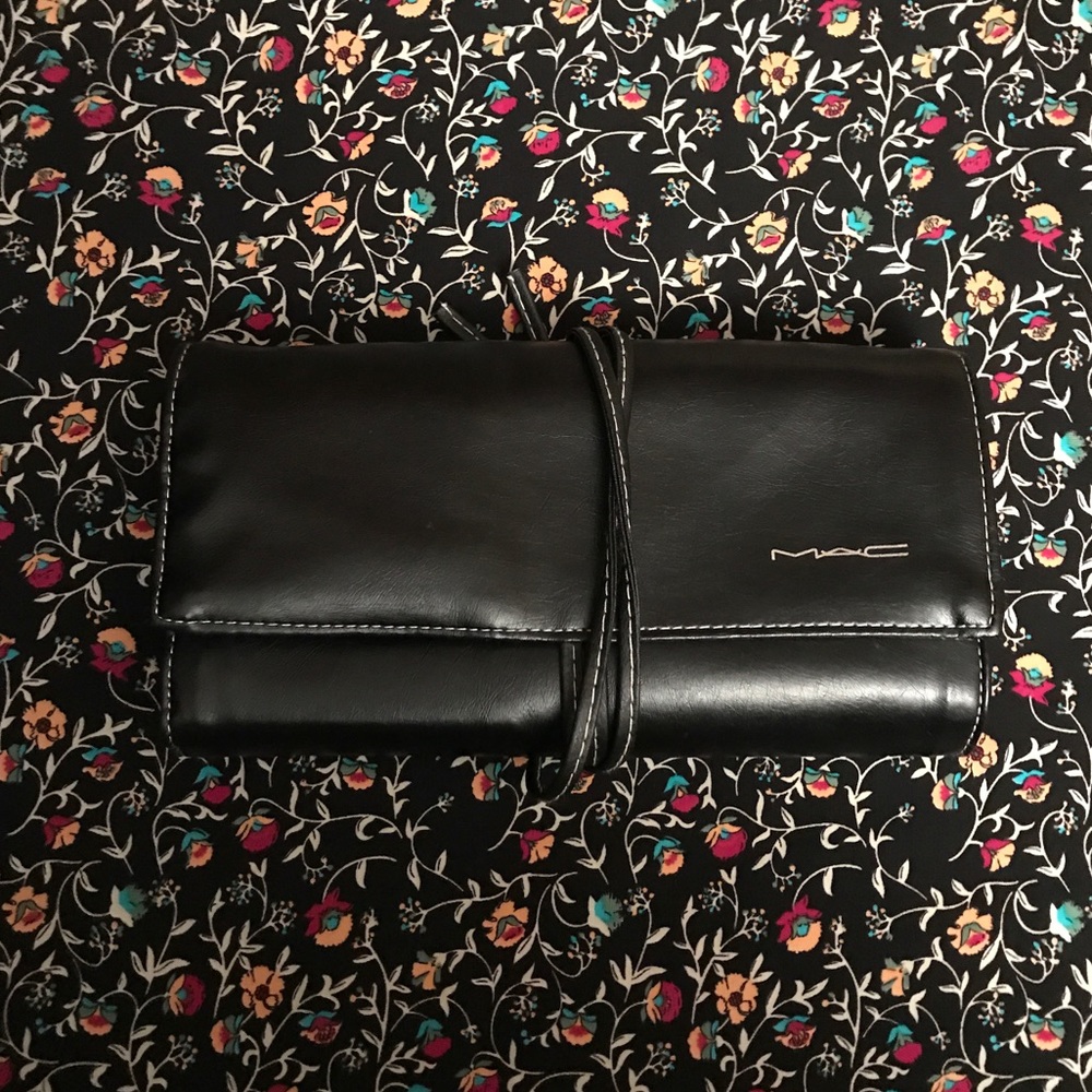 MAC💋 MAKEUP BRUSH HOLDER!