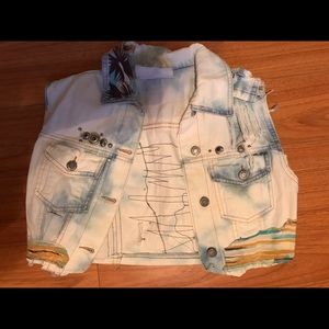 Light distressed denim cropped vest