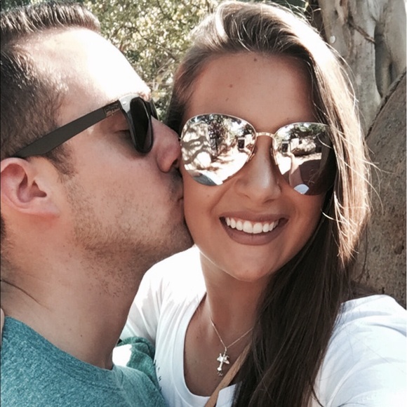 Aloha! 💕🌺🌈🍍 - Picture 3 of 5