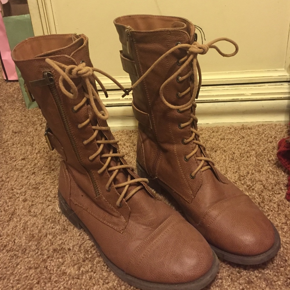 Size 8.5 Lace Up Women's Leather Booties