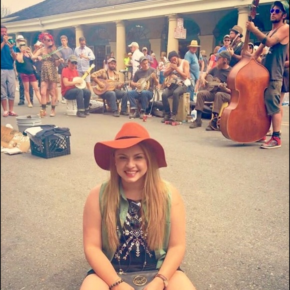 Meet your Posher, iLe - Picture 4 of 8