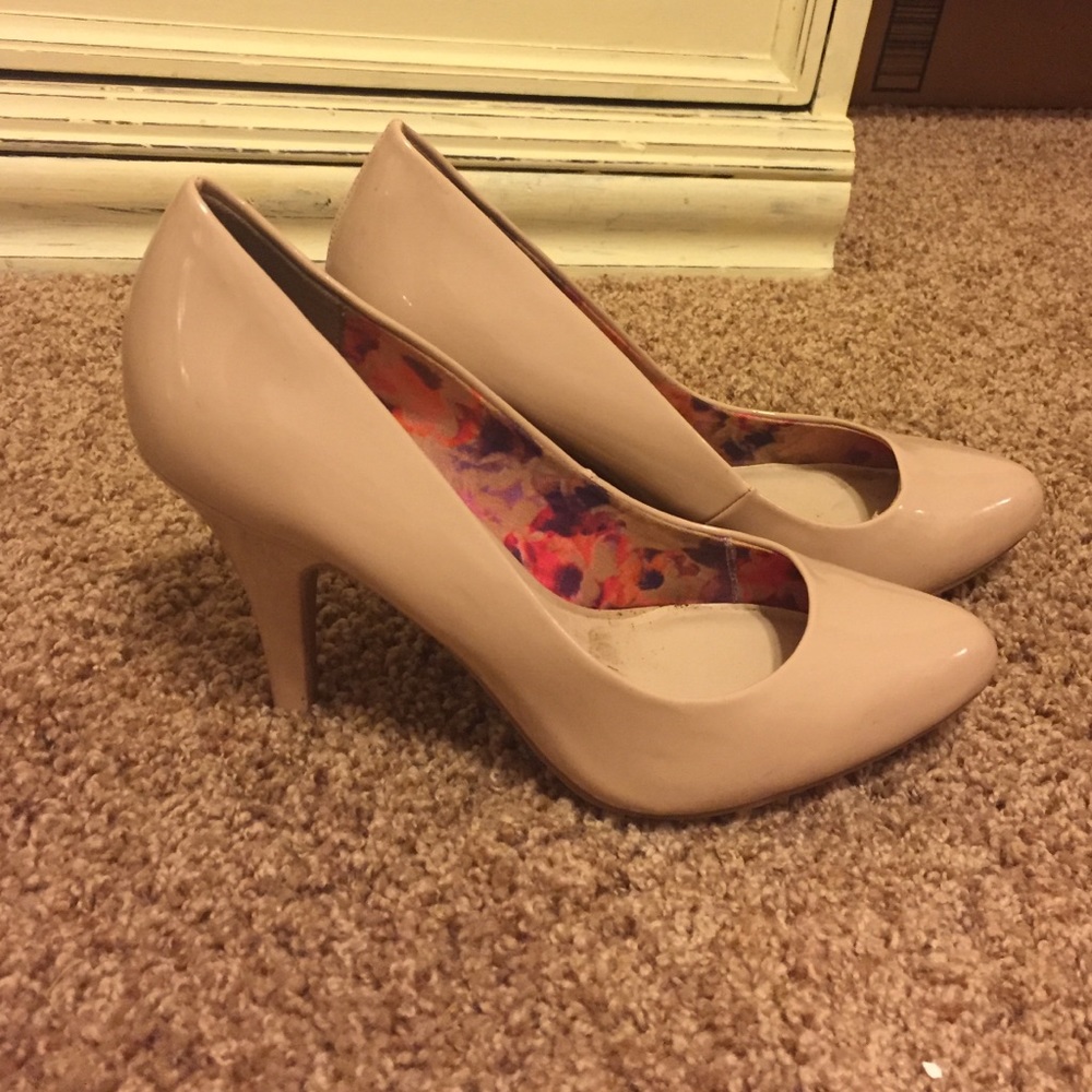 Nude Women's Glossy Heels