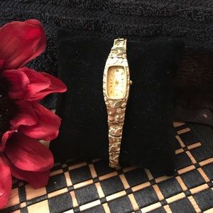 10k gold ladies nugget wrist watch