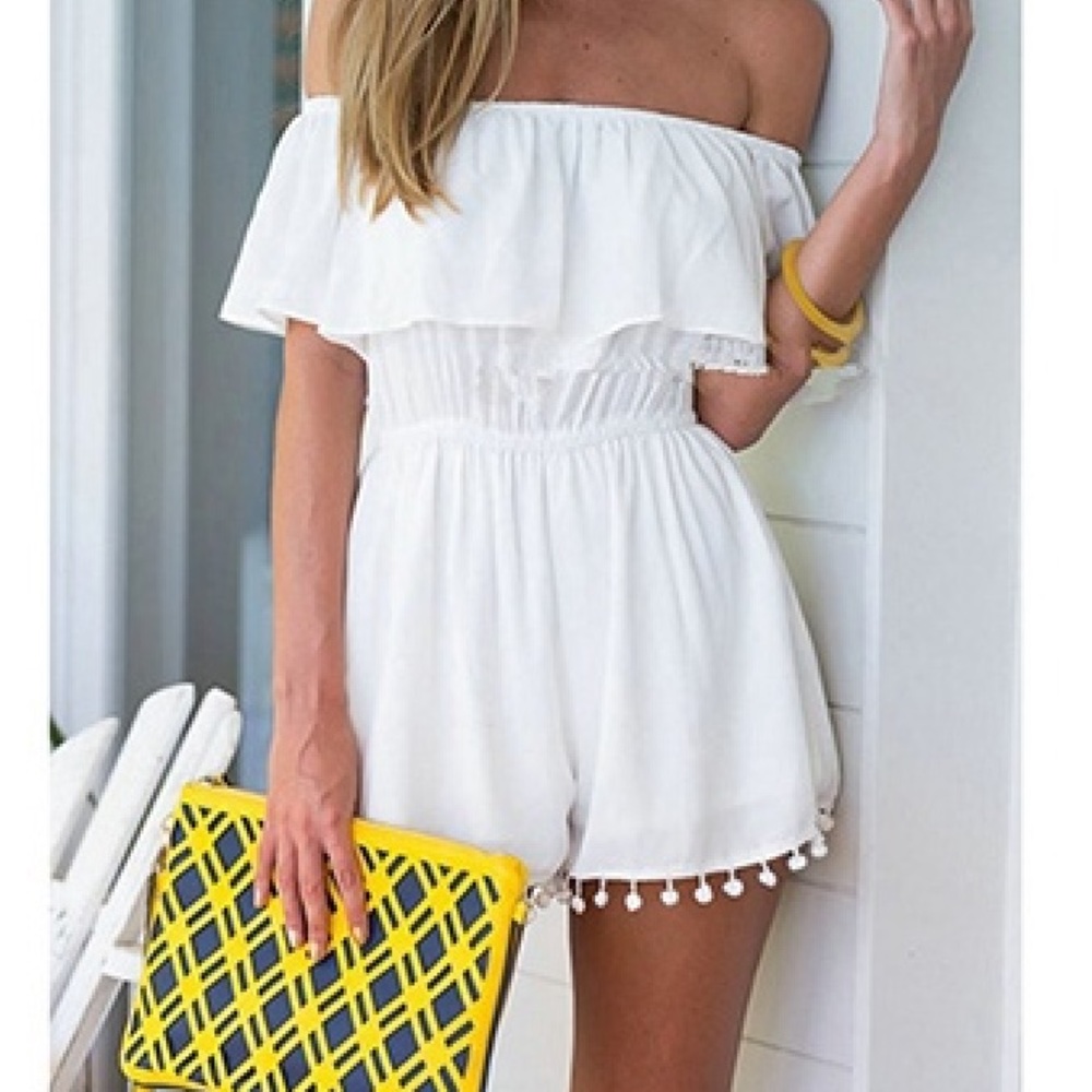 5⭐️RATED✨HP✨ Off Shoulder Ruffle Romper W/ Pom Pom - Picture 4 of 4