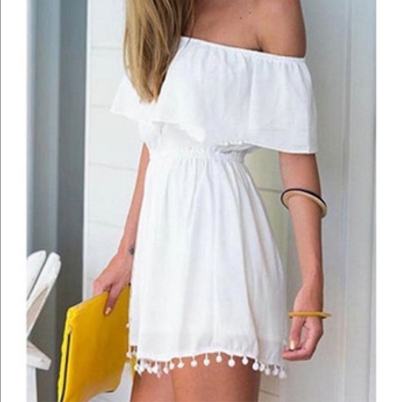 5⭐️RATED✨HP✨ Off Shoulder Ruffle Romper W/ Pom Pom - Picture 3 of 4