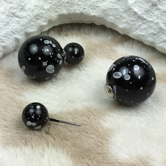 Black Double Stud Earrings - Picture 2 of 8