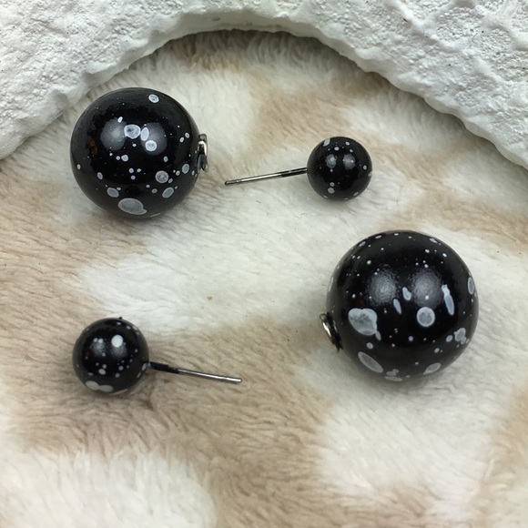 Black Double Stud Earrings - Picture 6 of 8