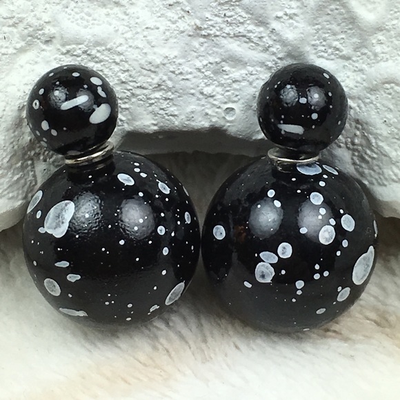 Black Double Stud Earrings - Picture 5 of 8