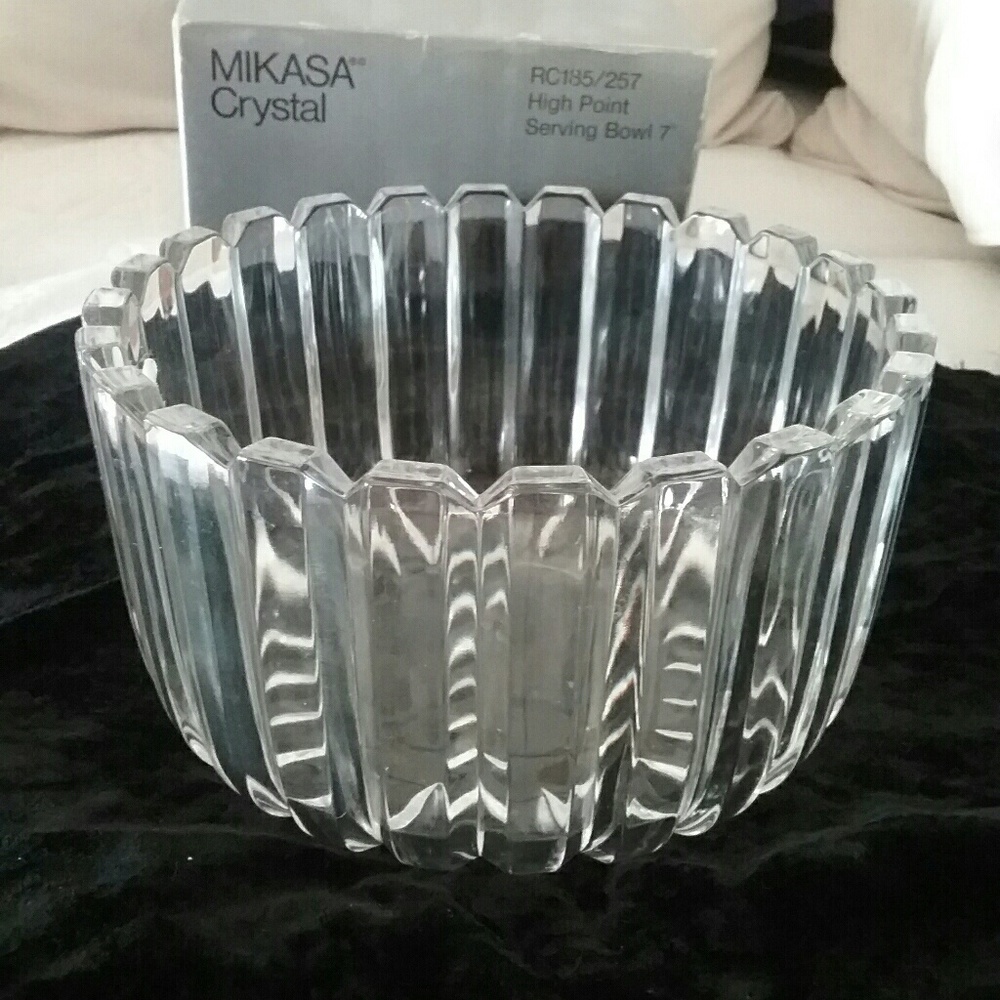 Mikasa Crystal High Point Serving Bowl 7"  /  Beautiful Piece / Made in Japan