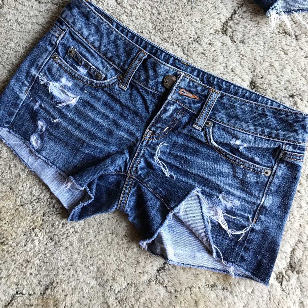 Shorts - Picture 3 of 3