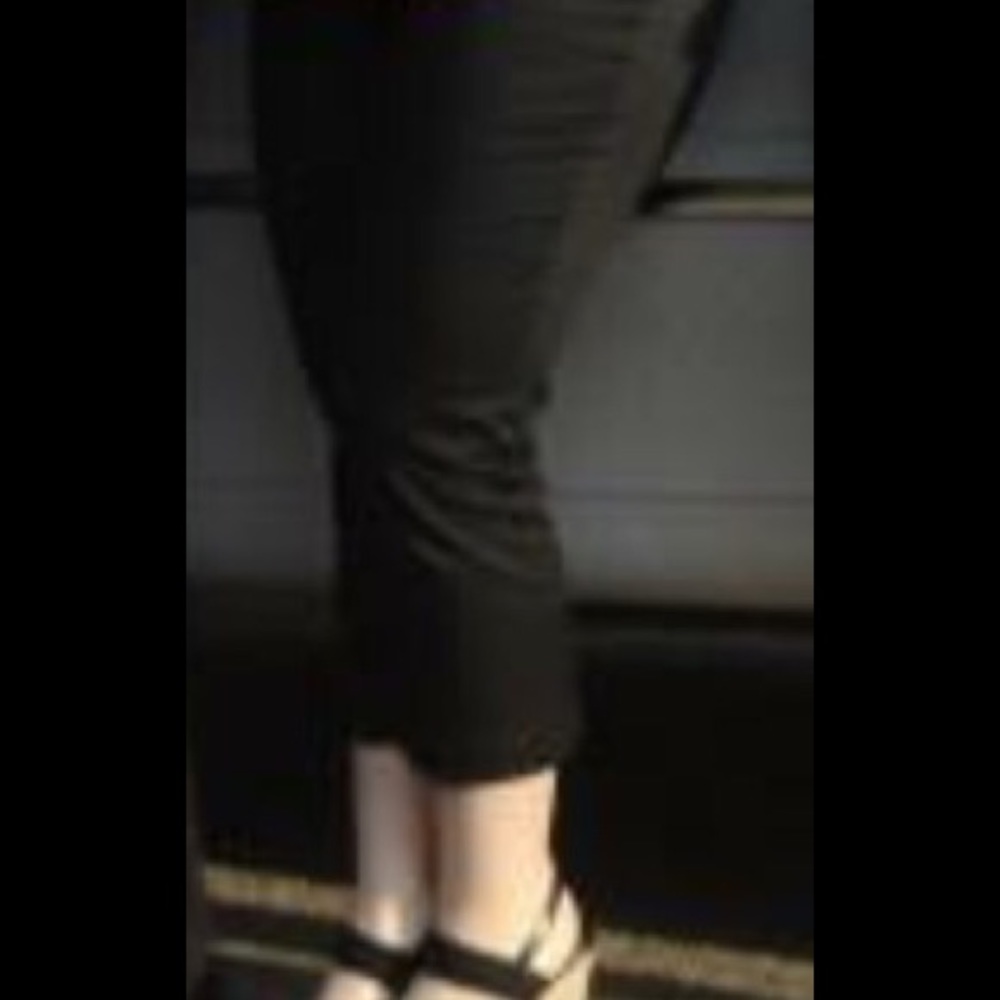 Black capris