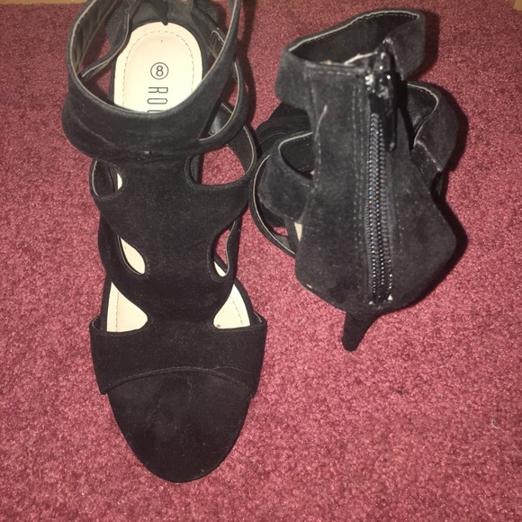 Black heels - Picture 2 of 4