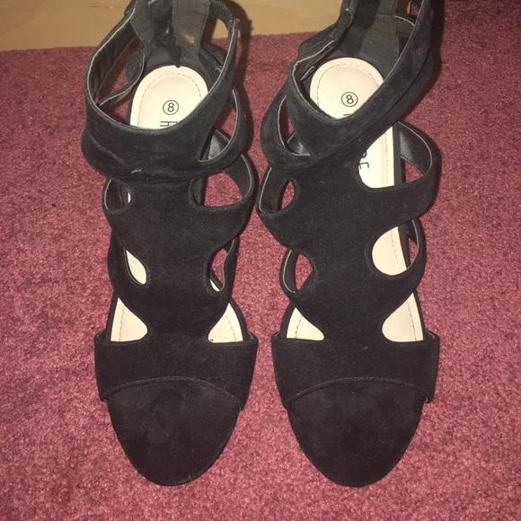 Black heels - Picture 4 of 4