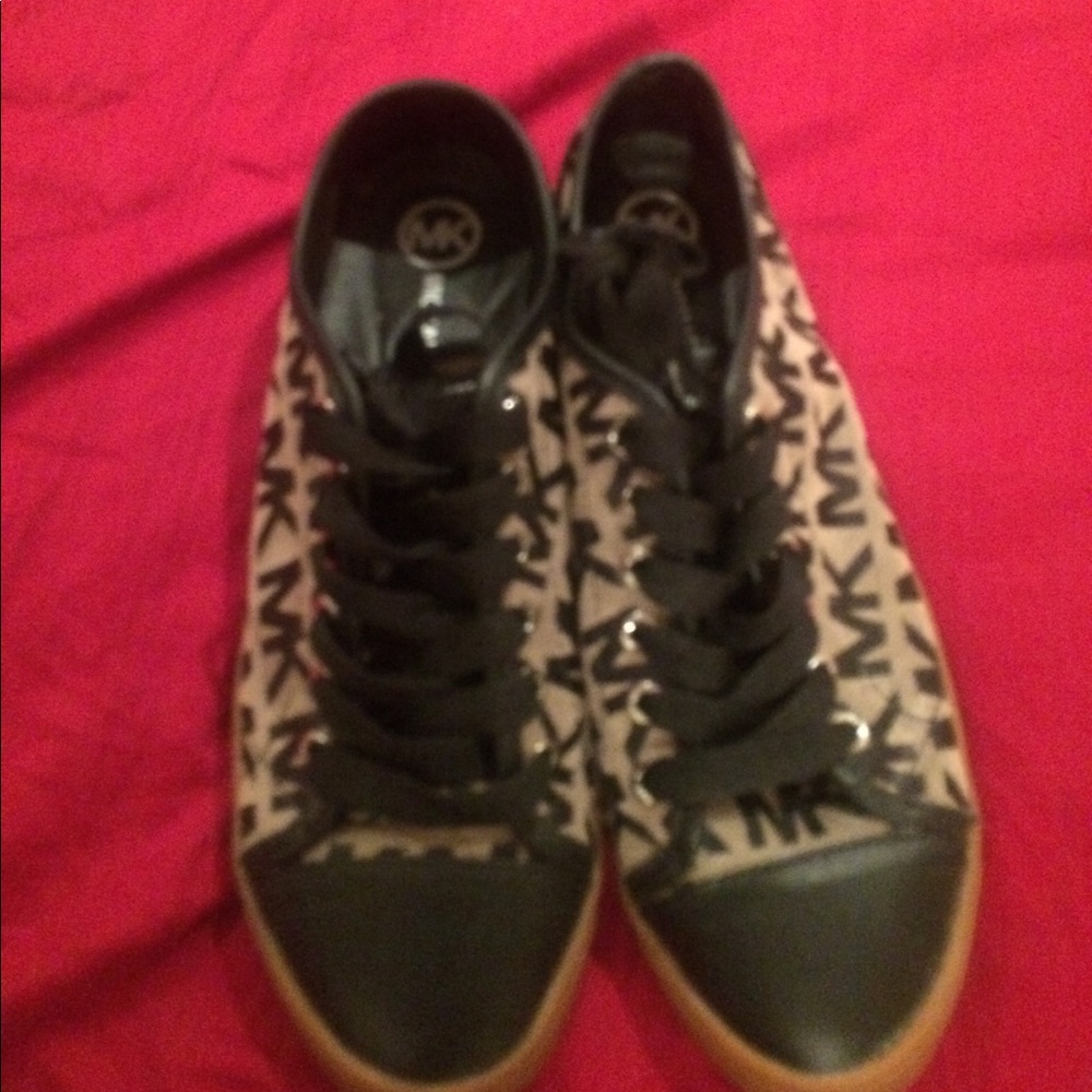 Michael korrs sneakers like new worn twice