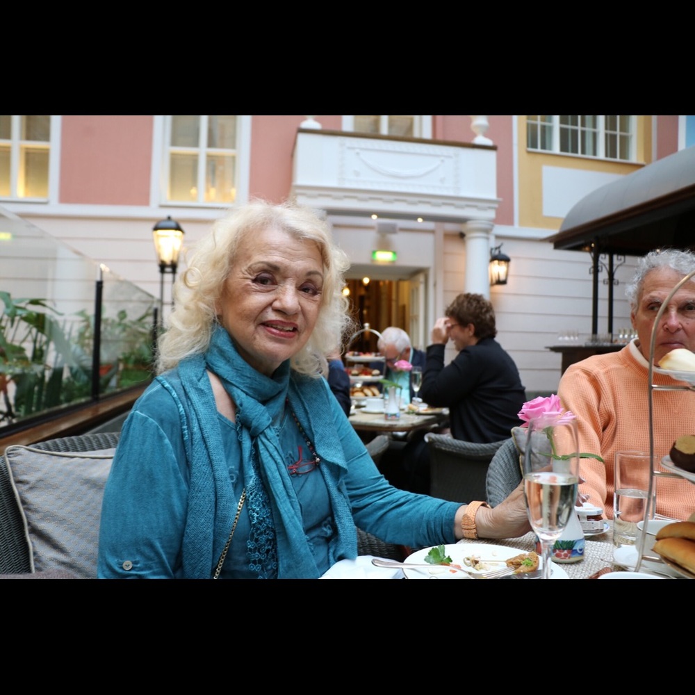 Meet your Posher, Joan