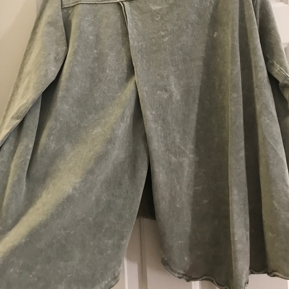 Distressed open back tee - Picture 2 of 3