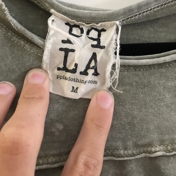 Distressed open back tee - Picture 3 of 3