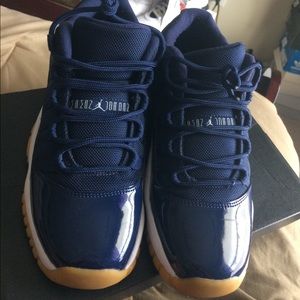 Gum bottom retro 11's