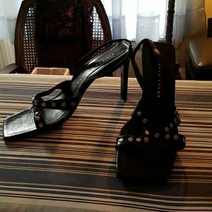 RICHARD TYLER HEELS