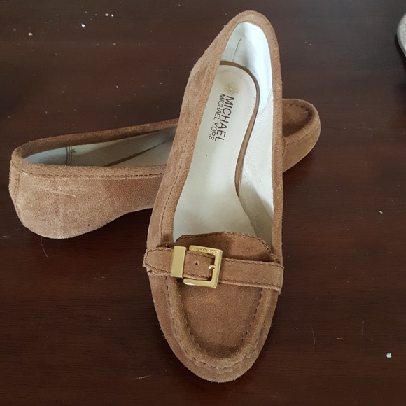 Shoes - Picture 2 of 3