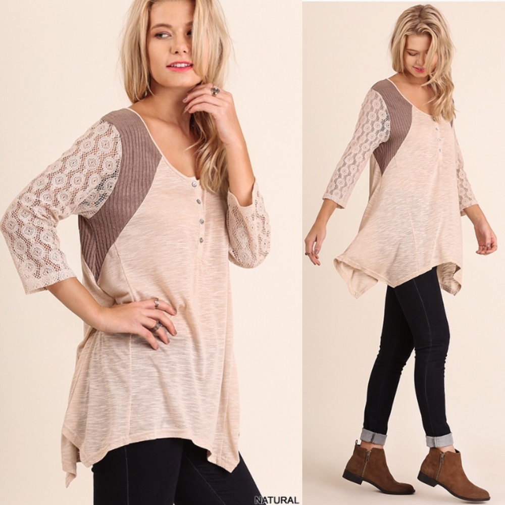 🎀LAST🎀 Beige Lace Sleeve Sharkbite Tunic Top