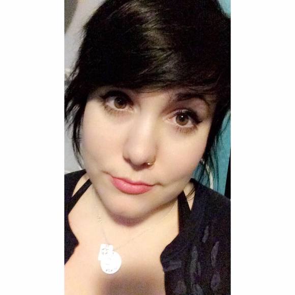 Meet your Posher, Andrea - Picture 1 of 1