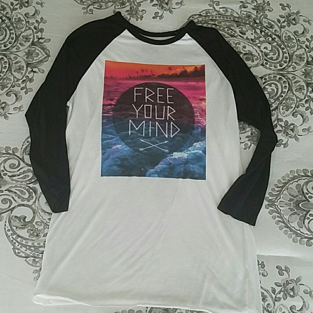 Empire free your mind t shirt 3/4 sleeves small
