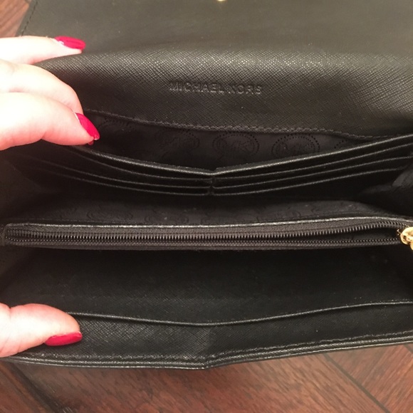 Authentic Michael Kors Leather Wallet SALE - Picture 3 of 5