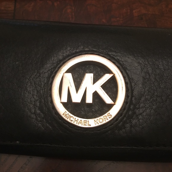 Authentic Michael Kors Leather Wallet SALE - Picture 5 of 5