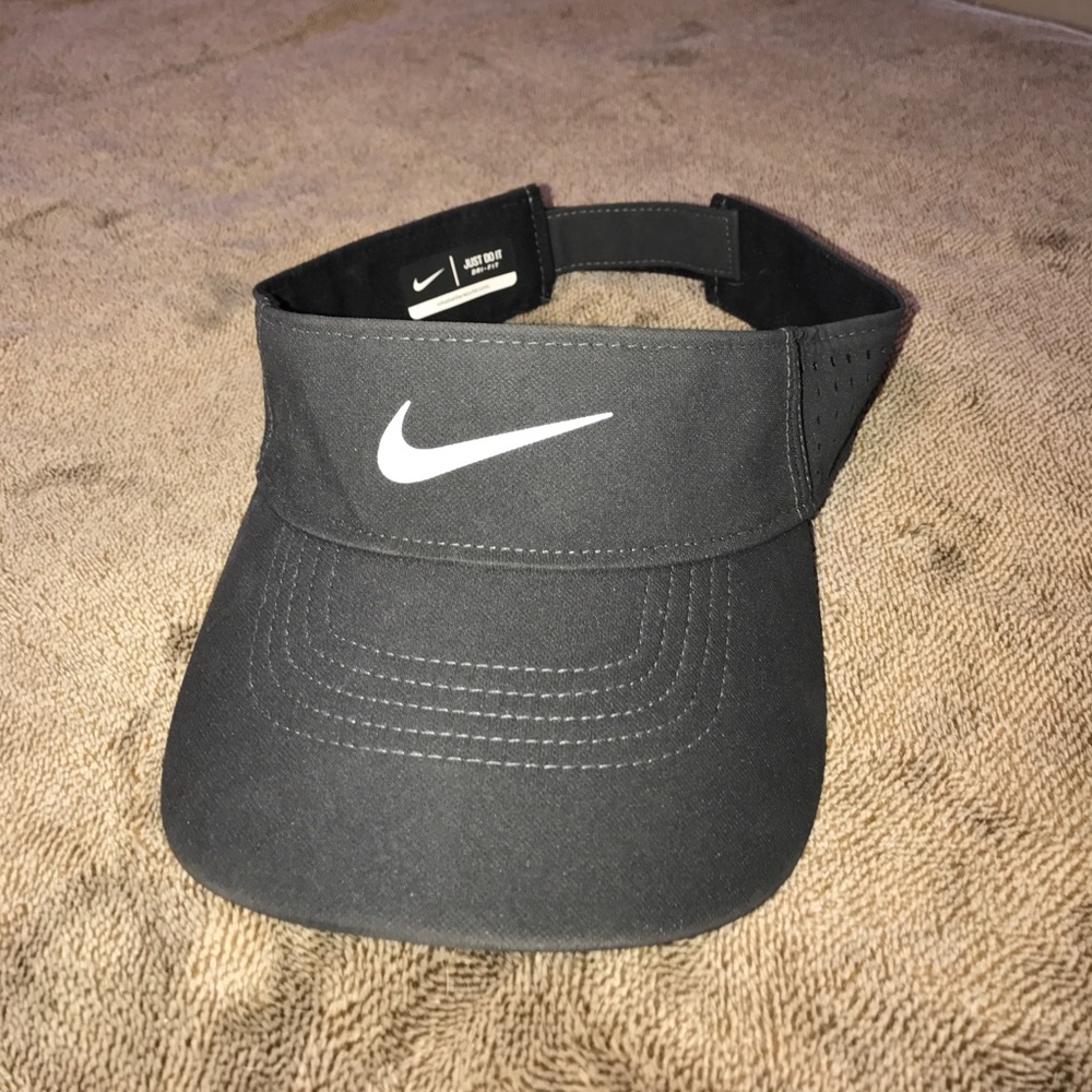 Black nike visor