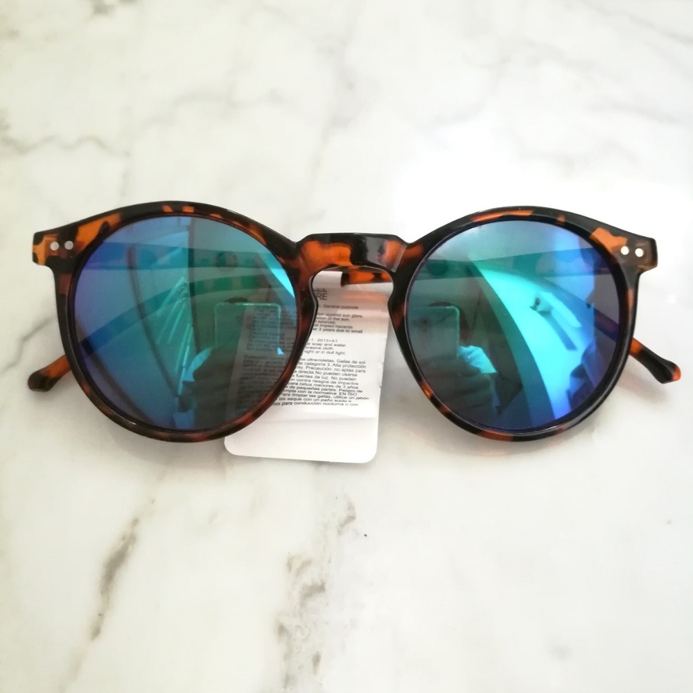 KEYHOLE MIRRORED SUNNIES