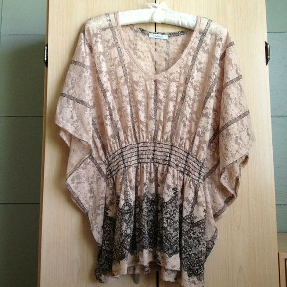 LaFiance peach & black lace top - Picture 5 of 5