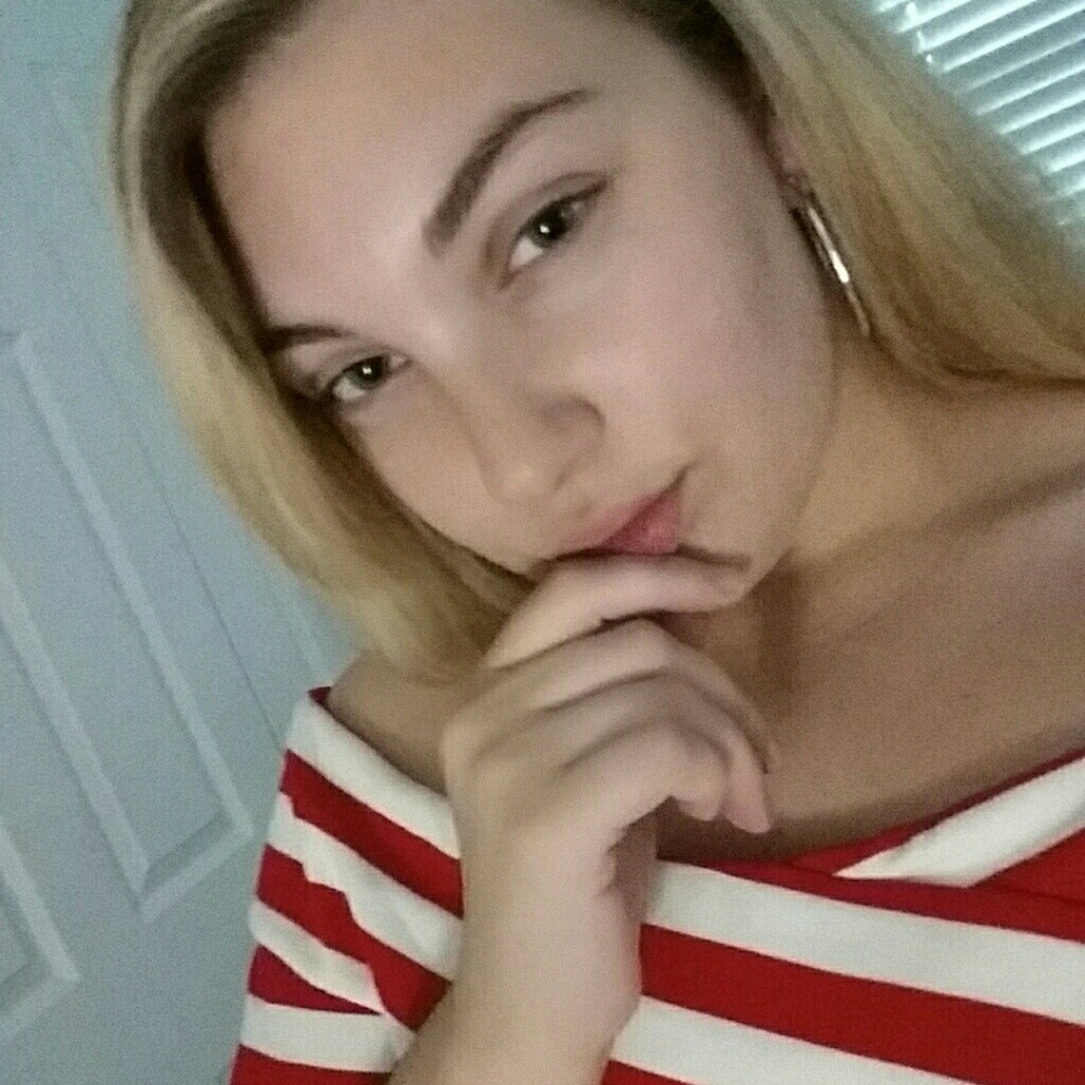 Meet your Posher, Alivia