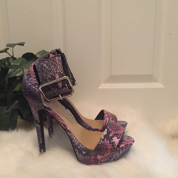 SOLD JustFab Faux Snake Skin Heels - Picture 4 of 8