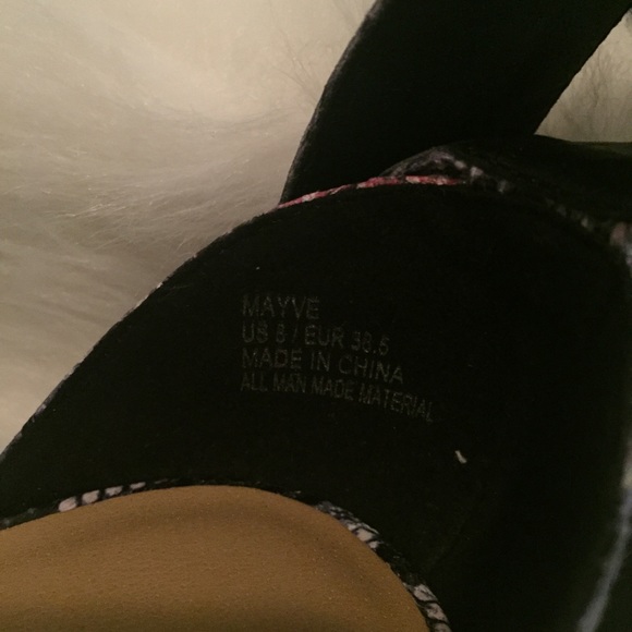 SOLD JustFab Faux Snake Skin Heels - Picture 7 of 8