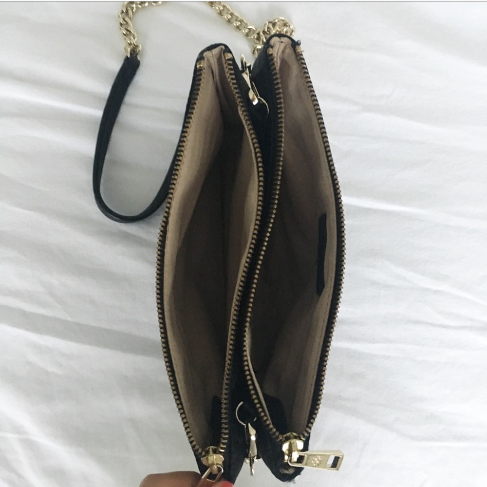 Ann Taylor Crossbody Bag - black w gold chain - Picture 3 of 4