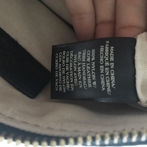 Ann Taylor Crossbody Bag - black w gold chain - Picture 4 of 4