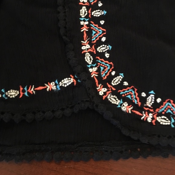 Cute shorts with boho detail - Picture 2 of 4