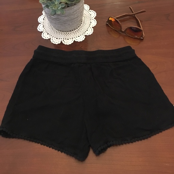 Cute shorts with boho detail - Picture 3 of 4