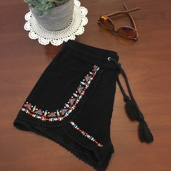 Cute shorts with boho detail - Picture 4 of 4