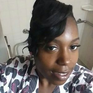 Meet your Posher, Takeena