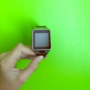 Electronic watch basically an Apple Watch