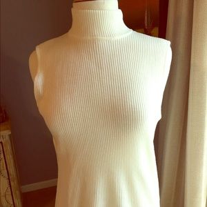 Dana Buchman Sleeveless Turtleneck 🐢